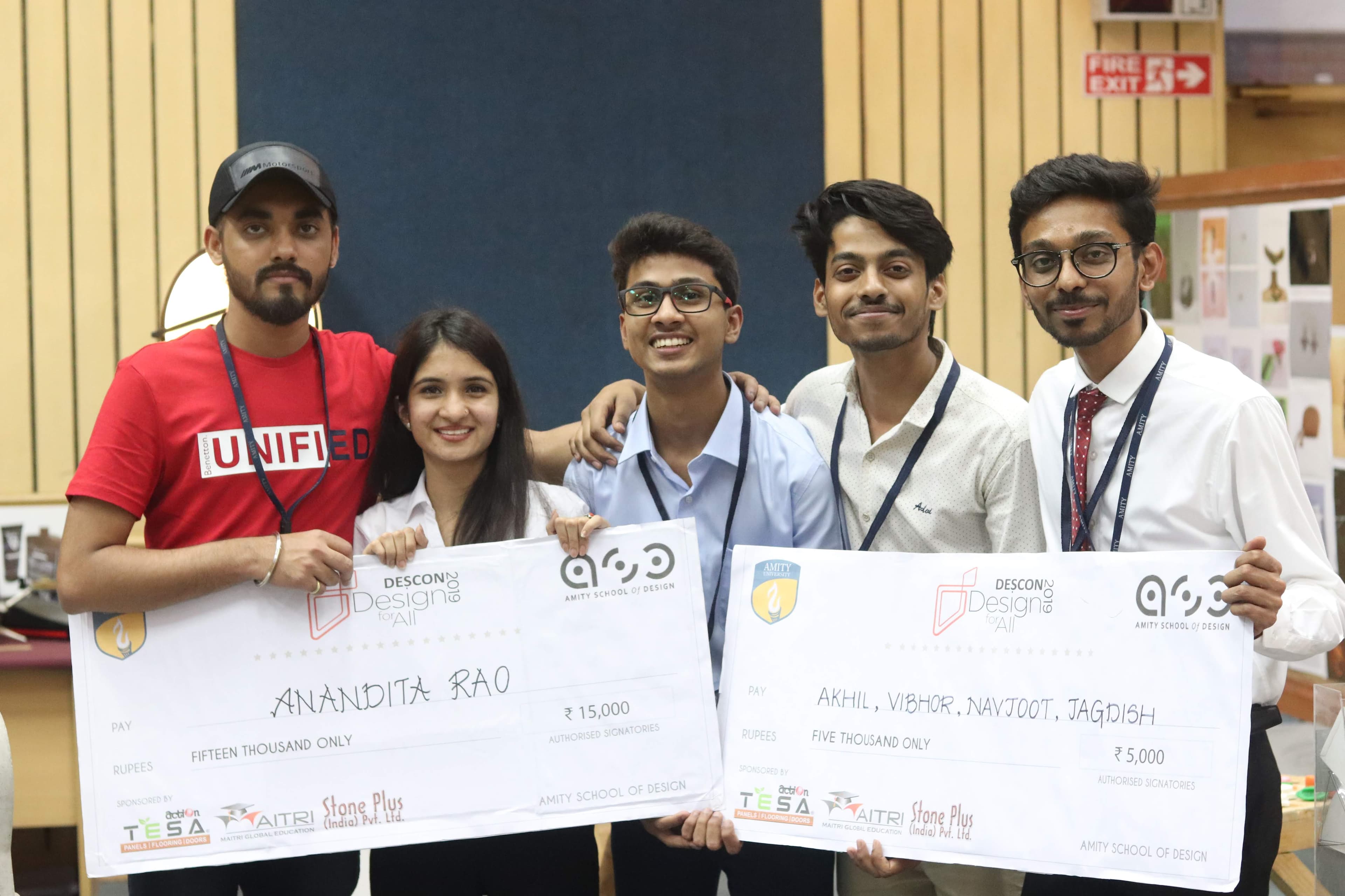 DESCON 2019 winners with their prize cheques